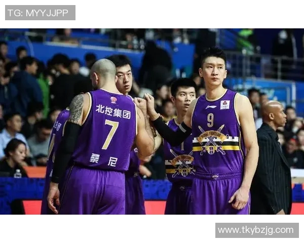 孙悦：从篮球场上的传奇到生活中的奋斗者，探索他的成长与蜕变之路